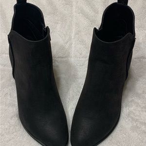 Mia Black Carla Booties Size 8M